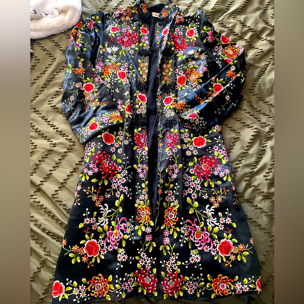 Women’s Vintage 70s Silk Embroidered Kimono Coat